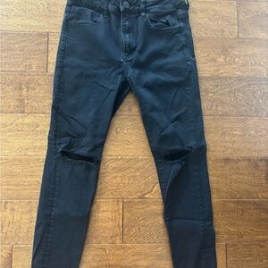 Women’s American Eagle Black Distressed Skinny Jeans